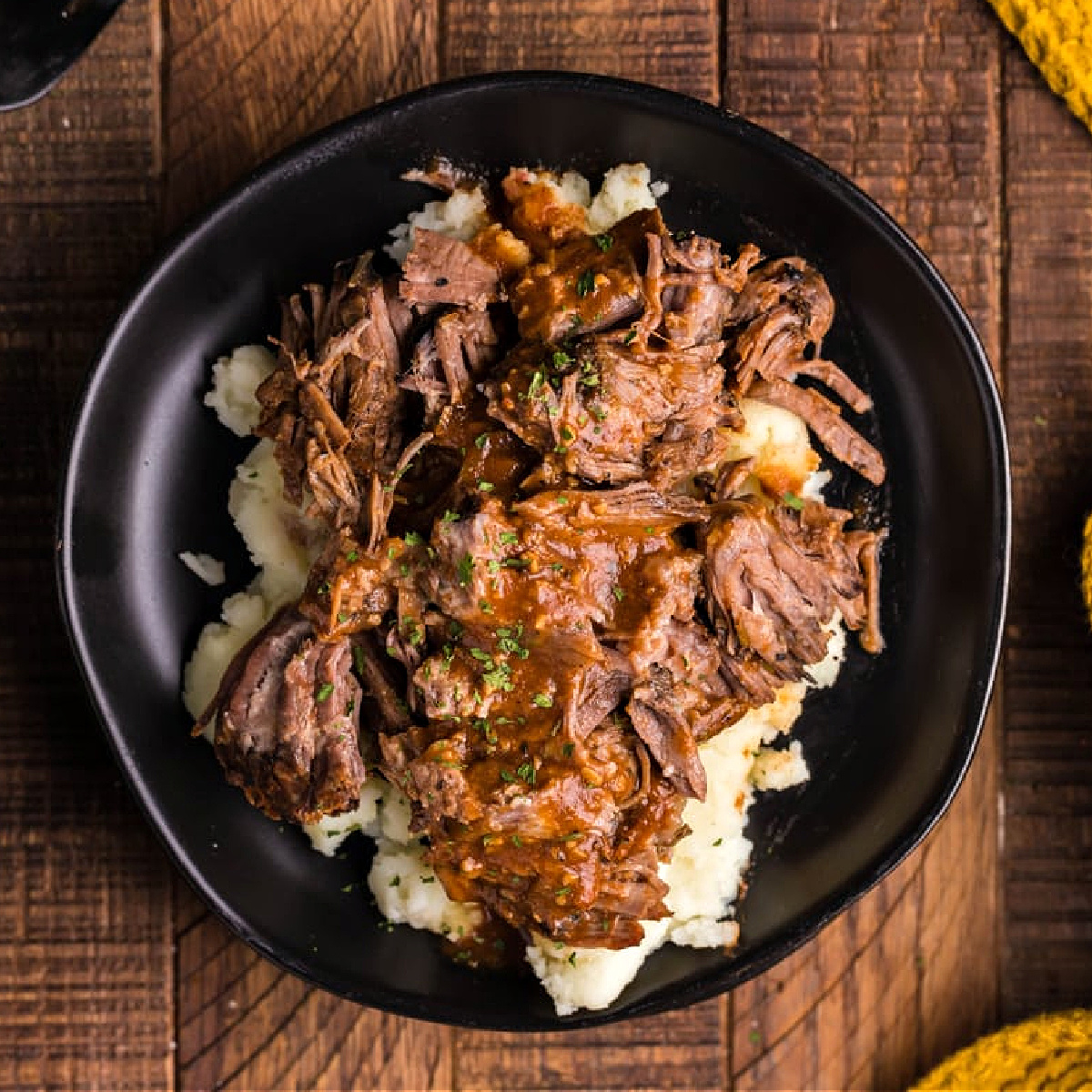 Easy One-Pot Slow Cooker Balsamic Pot Roast: Tender & Flavorful